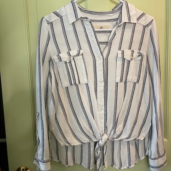 Button-down blouse with tie - Picture 6 of 6